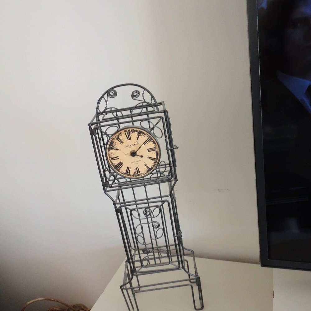 nice metal self standing clock